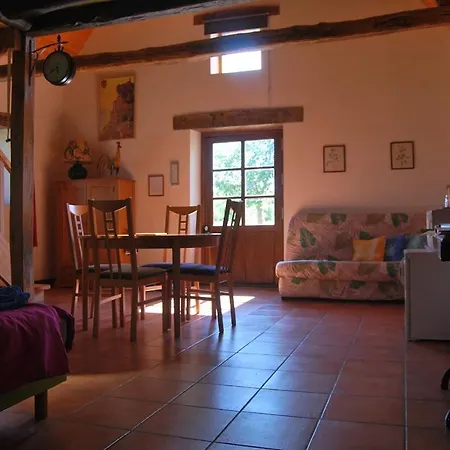 Le Chant Du Coq Bed & Breakfast *