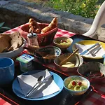 Le Chant Du Coq Bed & Breakfast 3*