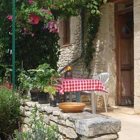 Le Chant Du Coq Bed & Breakfast *