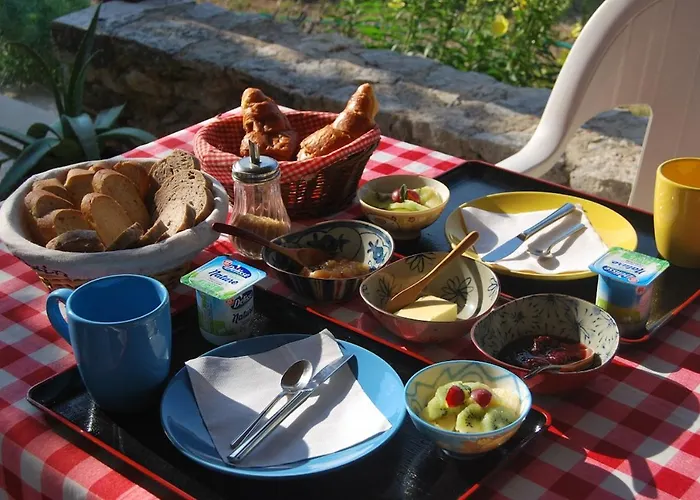 Le Chant Du Coq Bed & Breakfast 3*